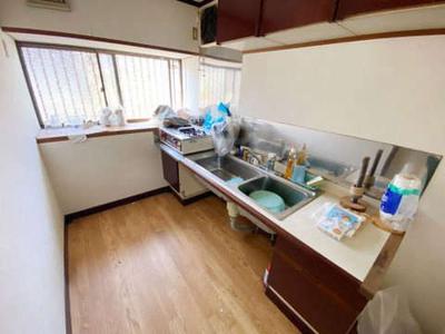 It is a one-storey property where you can feel the atmosphere of the four seasons close to you. — Image 2, Shimokitayama, Nara