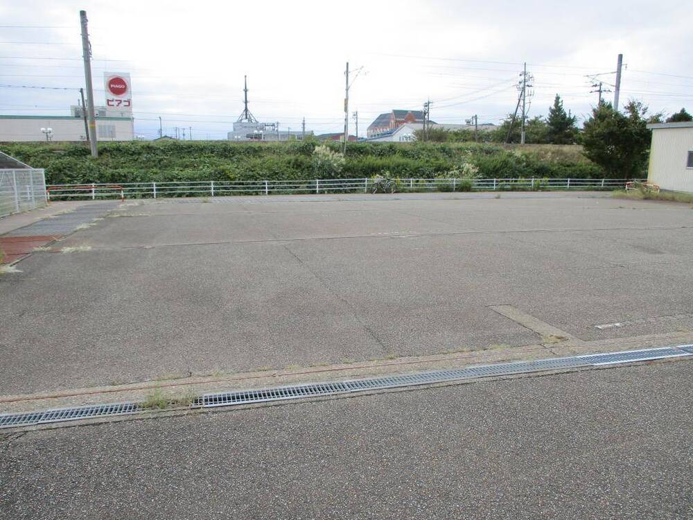 323m² Corner Plot for Sale in Oyabe City - All Utilities Connected - Thumbnail 3