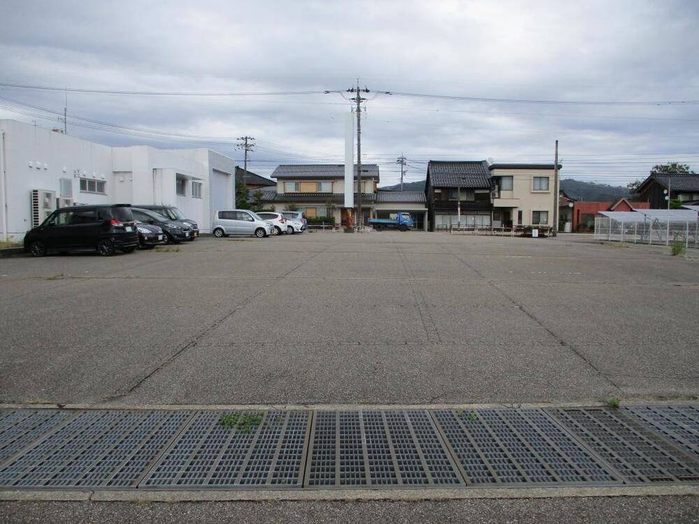 323m² Corner Plot for Sale in Oyabe City - All Utilities Connected - Thumbnail 2