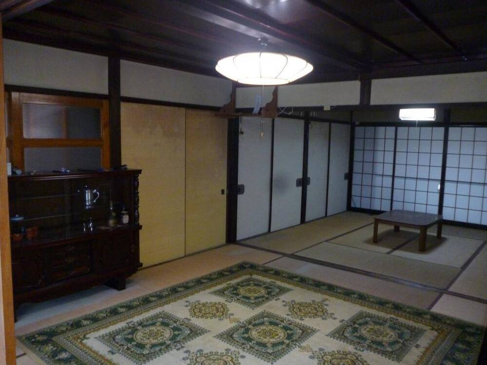 Traditional Home in Oyabe City - 244m² Plot Near Isurugi Station - Thumbnail 4
