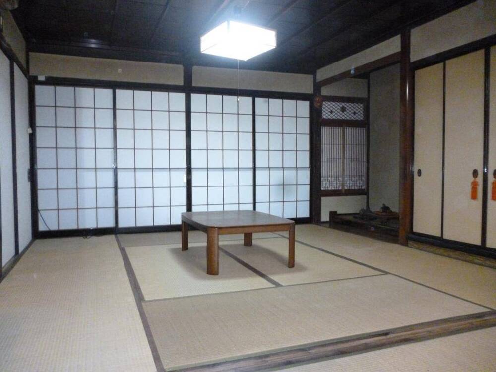 Traditional Home in Oyabe City - 244m² Plot Near Isurugi Station - Thumbnail 3