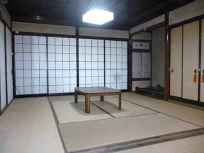 Traditional Home in Oyabe City - 244m² Plot Near Isurugi Station — Image 2, Oyabe, Toyama