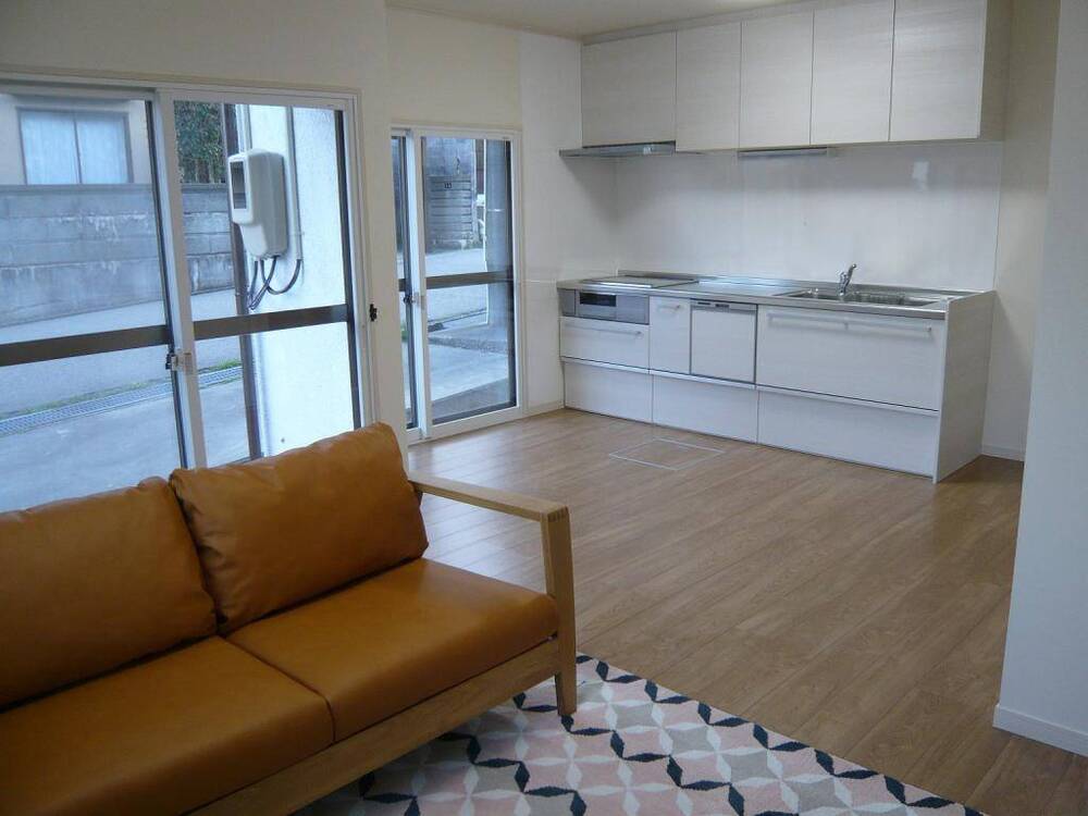 Spacious 4LDK House in Fushiki, Takaoka - 93.78m² with Large Land - Thumbnail 3