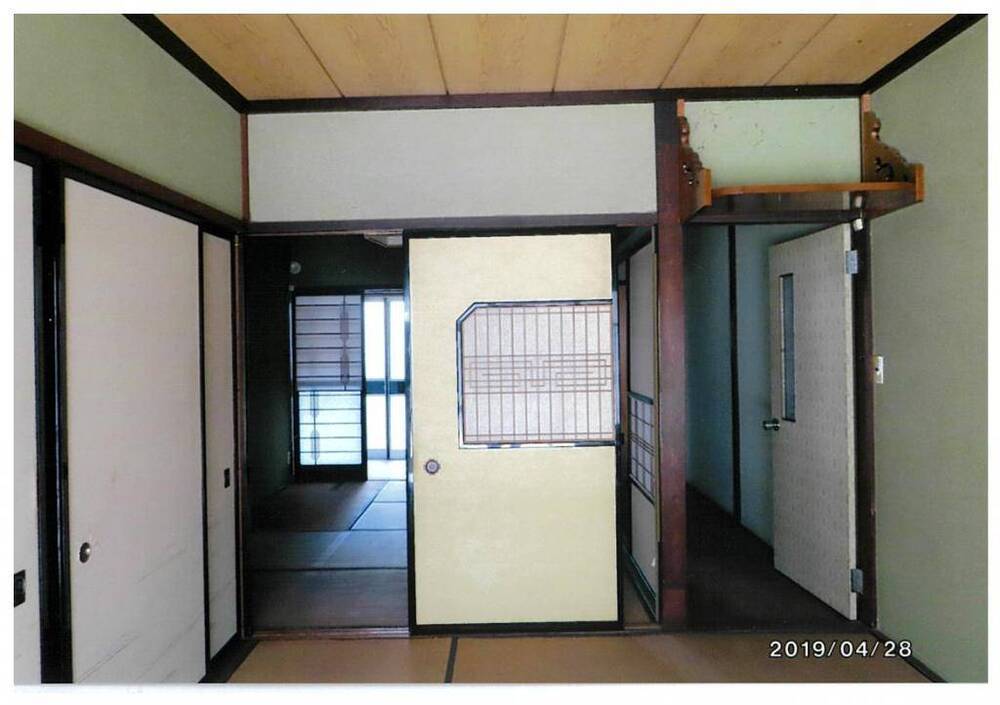 Traditional 2-Story Home in Oyabe City - 2.3M Yen - Thumbnail 2