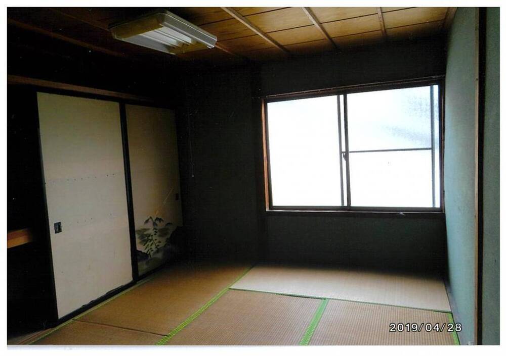 Traditional 2-Story Home in Oyabe City - 2.3M Yen - Thumbnail 4