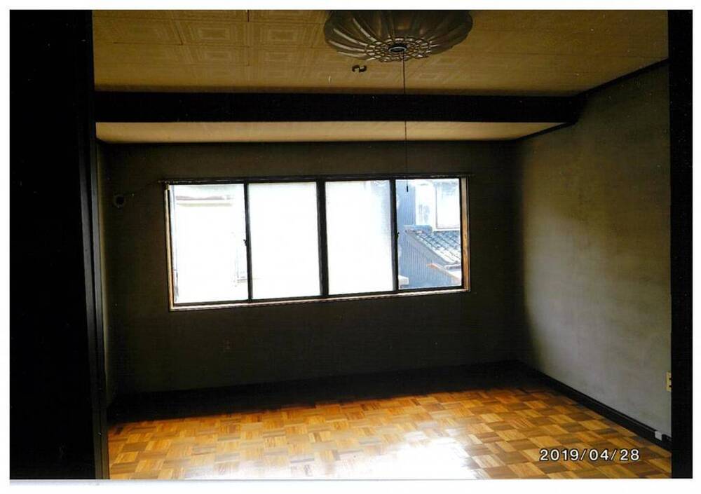 Traditional 2-Story Home in Oyabe City - 2.3M Yen - Thumbnail 3