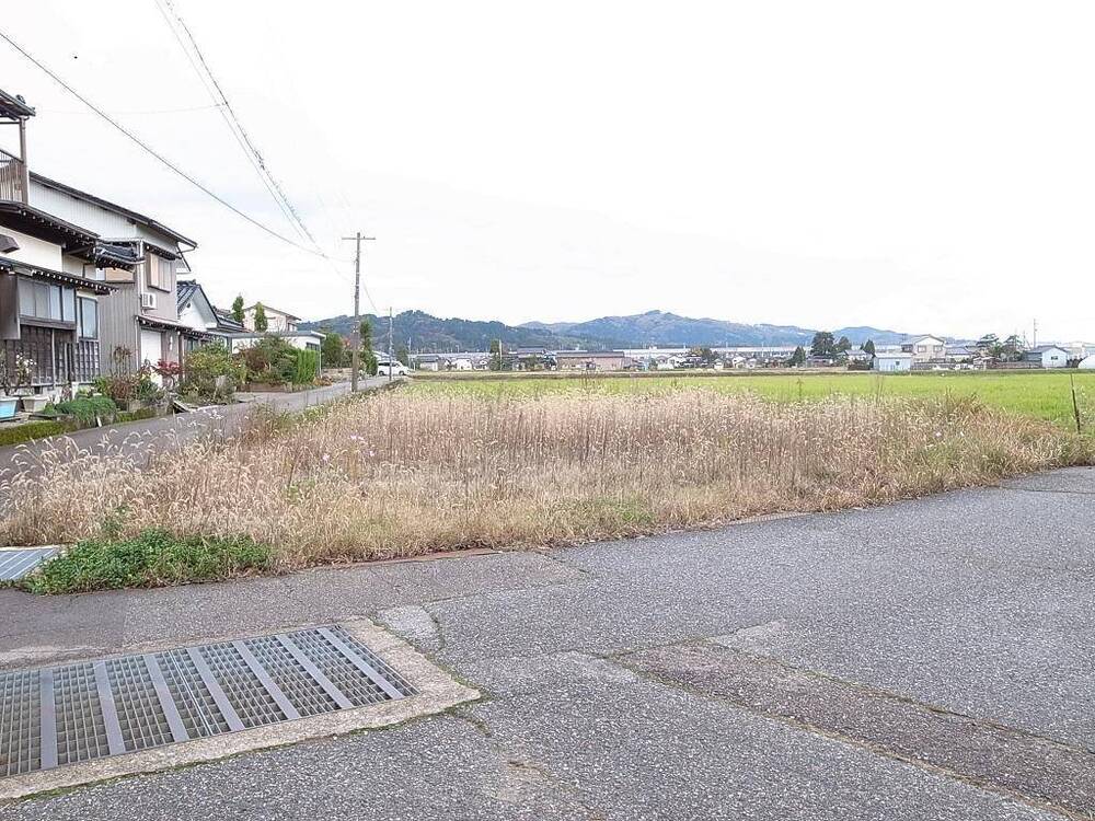 240sqm Corner Plot for Sale in Hasunuma, Oyabe City - Image 1