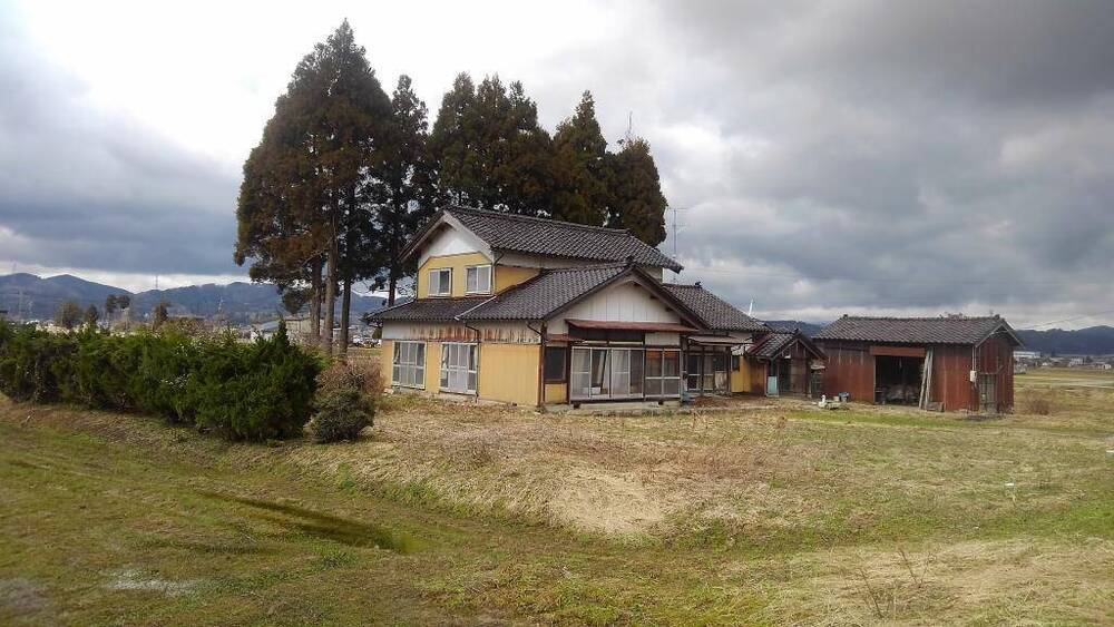 Spacious Traditional Home with Large Land Plot in Oyabe City - Thumbnail 2