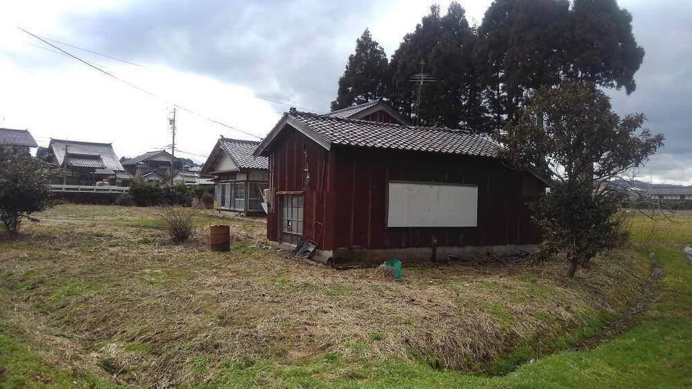 Spacious Traditional Home with Large Land Plot in Oyabe City - Thumbnail 3
