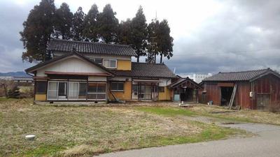 Spacious Traditional Home with Large Land Plot in Oyabe City — Image 1, Oyabe, Toyama