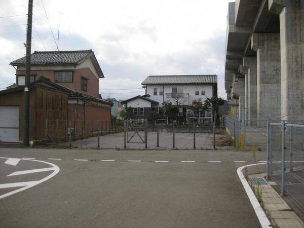 323sqm Corner Plot in Oyabe City - 8 Min Walk to Isurugi Station - Thumbnail 2