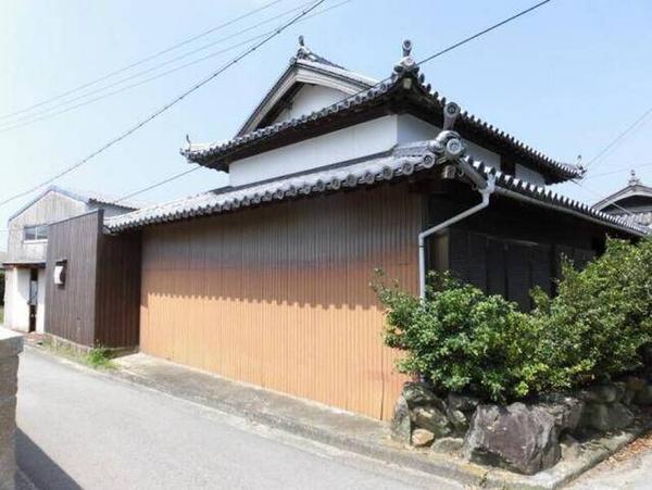 Traditional 8DK House for Sale in Minami Awaji - 314sqm Land - Thumbnail 2