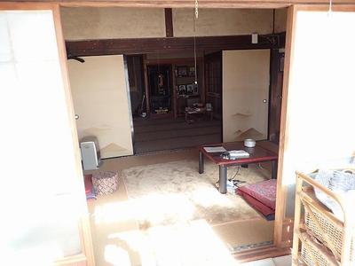 A peaceful location with trains running nearby. There is a small store across the road. — Image 2, Kita, Okayama