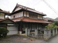 Spacious 6DK House with Extensive Land in Takehara, Hiroshima - Image 1