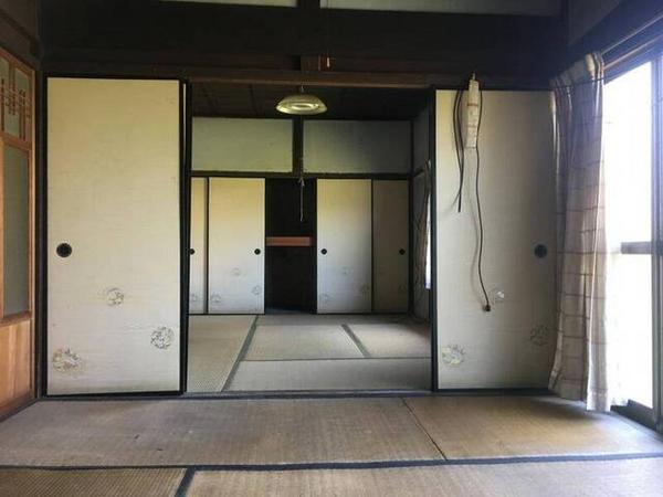 Spacious 6DK House with Extensive Land in Takehara, Hiroshima - Image 1