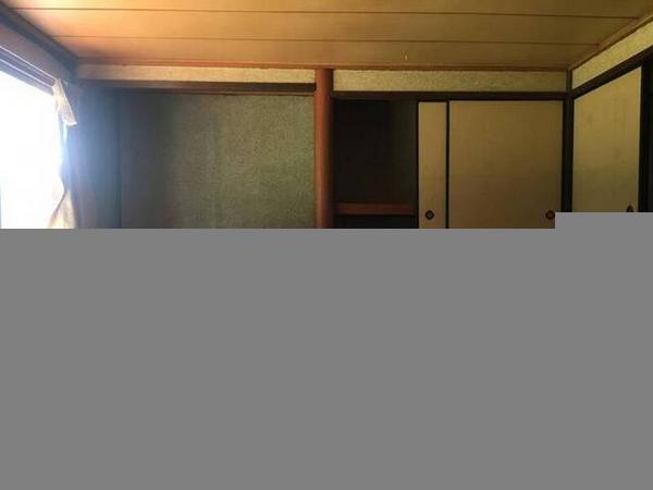 Spacious 6DK House with Extensive Land in Takehara, Hiroshima - Image 4