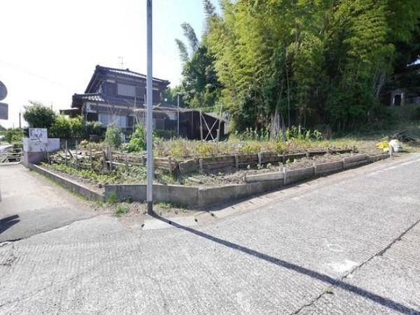 435sqm Corner Plot in Nakama City with Mountain Views - Image 1