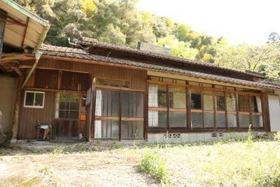 Traditional House with Large Land Plot in Yunomae, Kumamoto — Image 1, Yumae, Kumamoto