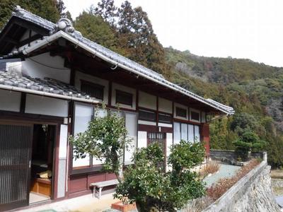 Surrounded by nature, it takes about 20 minutes to reach the Ozu Kitatada interchange. Shirahige Line Shirahige Stop 24 minutes Shirahige Line Shirahige Stop 24 minutes — Image 1, Uchiko, Ehime
