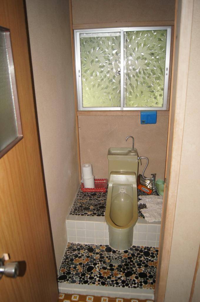 Traditional 3SK House for Sale in Yufuin - Corner Plot with Parking - Thumbnail 4