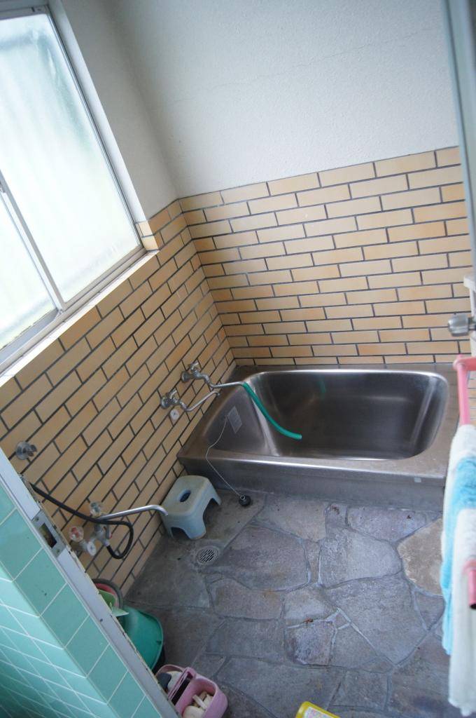 Traditional 3SK House for Sale in Yufuin - Corner Plot with Parking - Thumbnail 3