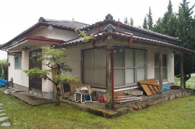 Traditional 3SK House for Sale in Yufuin - Corner Plot with Parking — Image 1, Yufu, Oita