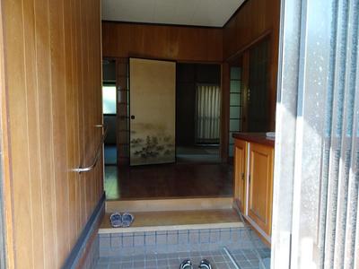 It is a two-story house with many rooms surrounded by rich nature. There is also a large warehouse, so you can enjoy outdoor work even on rainy days. Matsuura Railway Nishikyushu Line Sato Station / 12 minutes by car Matsuura Railway Nishikyushu Line Sato Station / 12 minutes by car — Image 3, Ogi, Saga