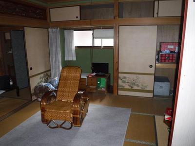 Located near the sea, with a steel-framed building and warehouse. — Image 2, Uchiko, Ehime