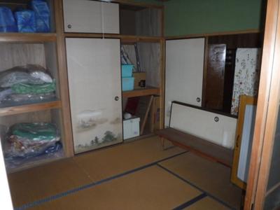 Located near the sea, with a steel-framed building and warehouse. — Image 3, Uchiko, Ehime