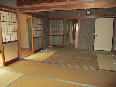 A property with many rooms in a residential area. — Image 4, Uchiko, Ehime