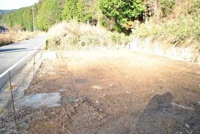 It is located far from the neighboring house and surrounded by fields and forests. — Image 1, Nishiawakura, Okayama