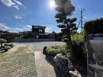 Supermarkets and elementary schools are relatively close. It is close to the JR station and the interchange of the expressway, and the transportation is very convenient. — Image 3, Takeo, Saga