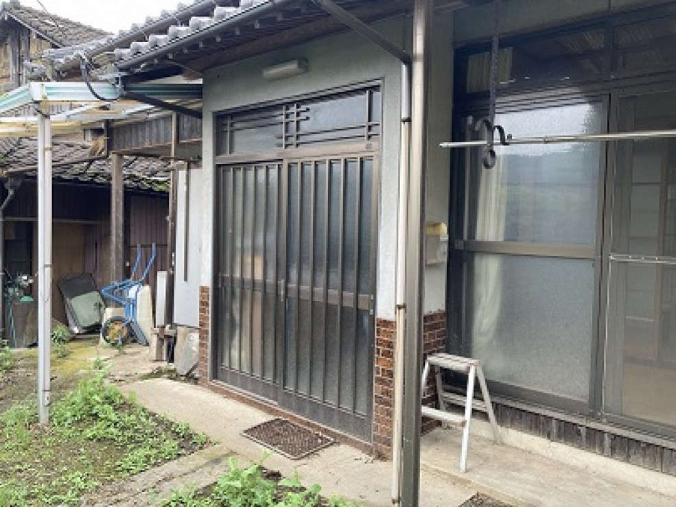 Traditional Mountain House in Bungotakada with 2 Parking Spaces - Thumbnail 3