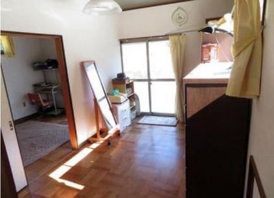 This property is located in an area close to elementary schools and interchanges. There are no conspicuous repair points because the remodeling is done as appropriate. You can also enjoy a large garden and a kitchen garden. — Image 4, Oita, Oita