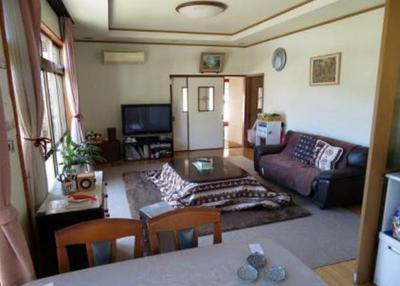 This property is located in an area close to elementary schools and interchanges. There are no conspicuous repair points because the remodeling is done as appropriate. You can also enjoy a large garden and a kitchen garden. — Image 2, Oita, Oita