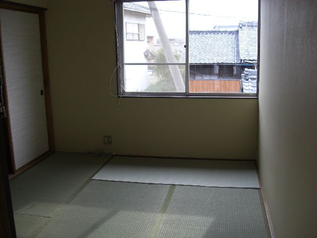 2K Apartment for Rent in Handa City, Aichi Prefecture - Thumbnail 3