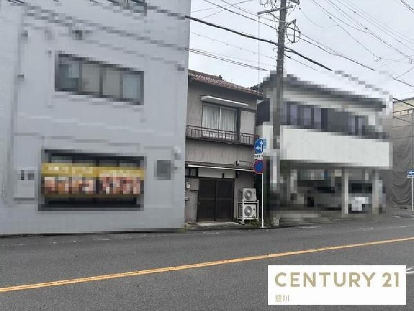 1965-built house in Okazaki with commercial zone potential - Thumbnail 2