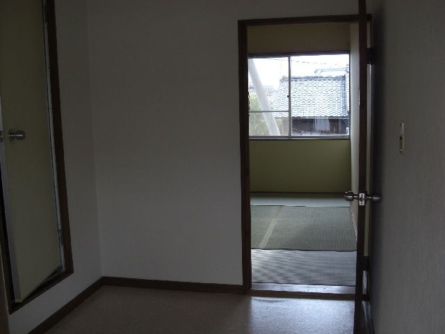 2K Apartment for Rent in Handa City, Aichi Prefecture - Thumbnail 2