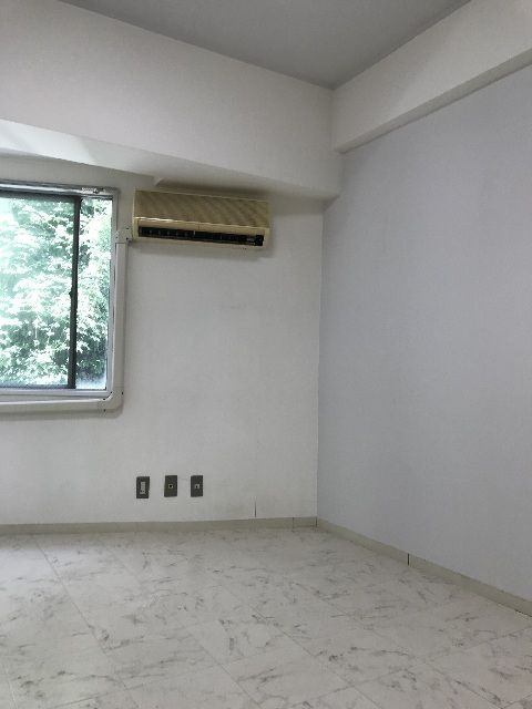 One-Room Apartment for Rent in Nagoya's Nishi Ward - Thumbnail 2