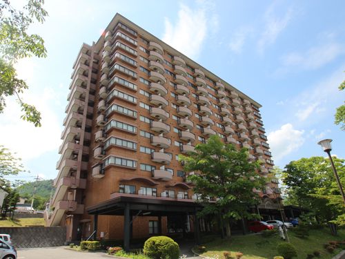 Fine View Kusatsu 2LDK Condo with Onsen & Town Views - Image 1