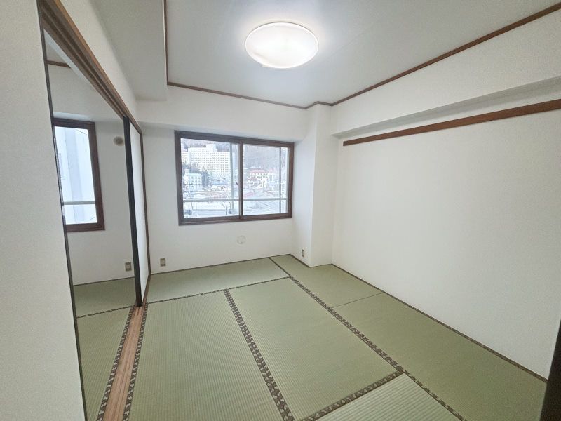 White Plaza Yuzawa 1 Resort Condo for Sale Near Iwappara Ski - Thumbnail 2