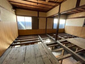 Spacious 122 sqm Former Izakaya Near Omuta Station - Thumbnail 3