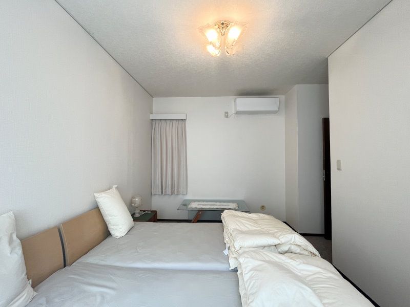 2LDK Resort Apartment for Sale in Atami Izusan, Shizuoka - Thumbnail 3