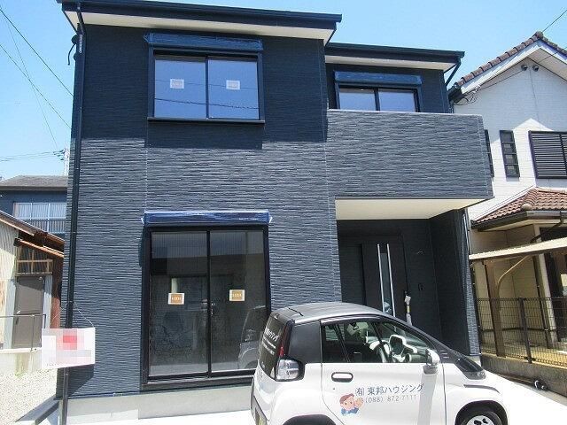 3LDK Detached House for Sale in Kochi City, Kochi Prefecture - Thumbnail 2