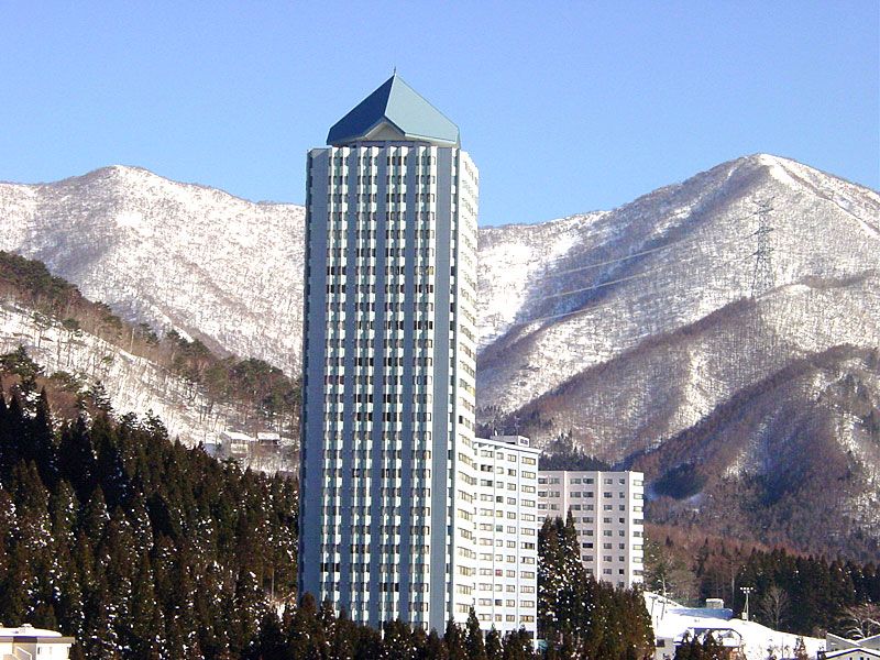 Famille Villa Naeba Tower 1LDK Resort Condo for Sale in Niigata - Thumbnail 2