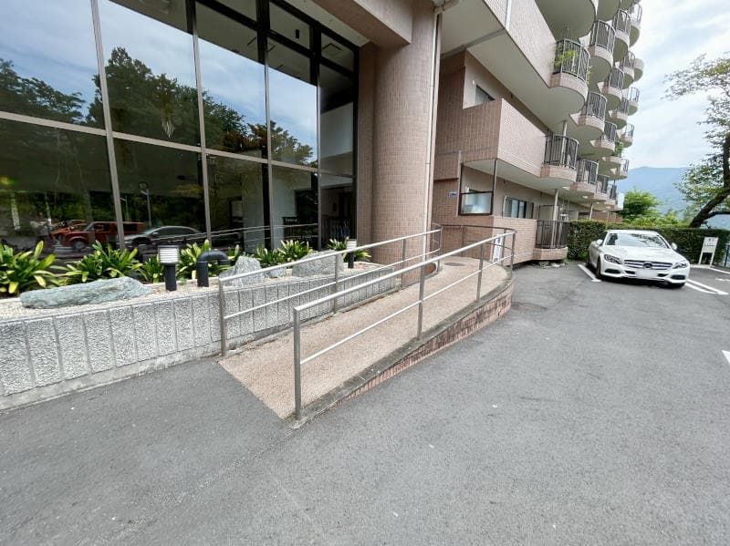 2LDK Condo with Onsen & Pool in Atami's Izumi Area - Thumbnail 3