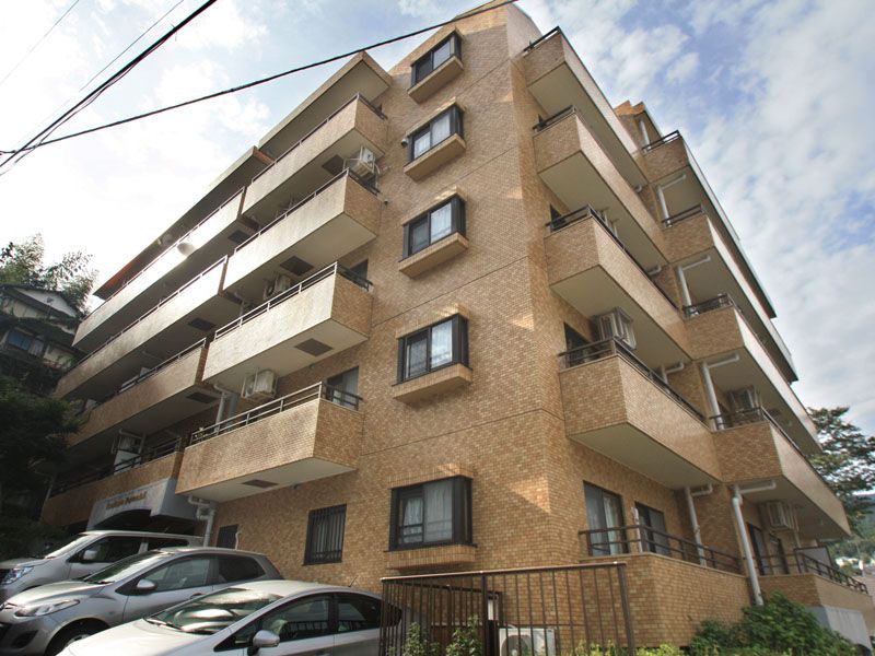 Lions Mansion Yugawara No. 5 - 1LDK Apartment in Atami, Shizuoka - Thumbnail 2
