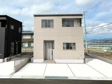 New 4LDK House in Kōnan City, Kōchi with Solar Power - Thumbnail 2
