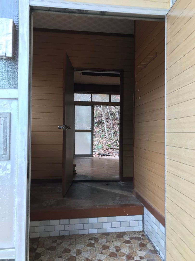 Forest 4LDK House for Sale in Nirasaki, Yamanashi - 1.6M Sqm Land - Image 1