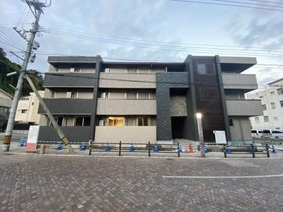 Modern 2LDK Apartment for Rent in Kagoshima City, 67.9 sqm - Thumbnail 3